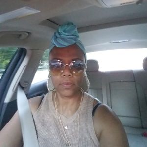 Meet your Posher, Cynthia